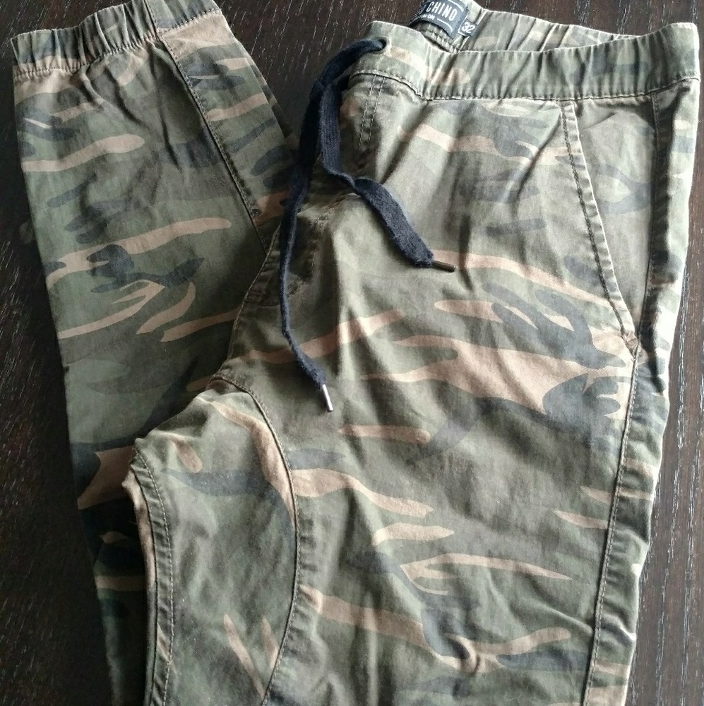 Cotton On - Cuffed Chino - Camo Print - size 32